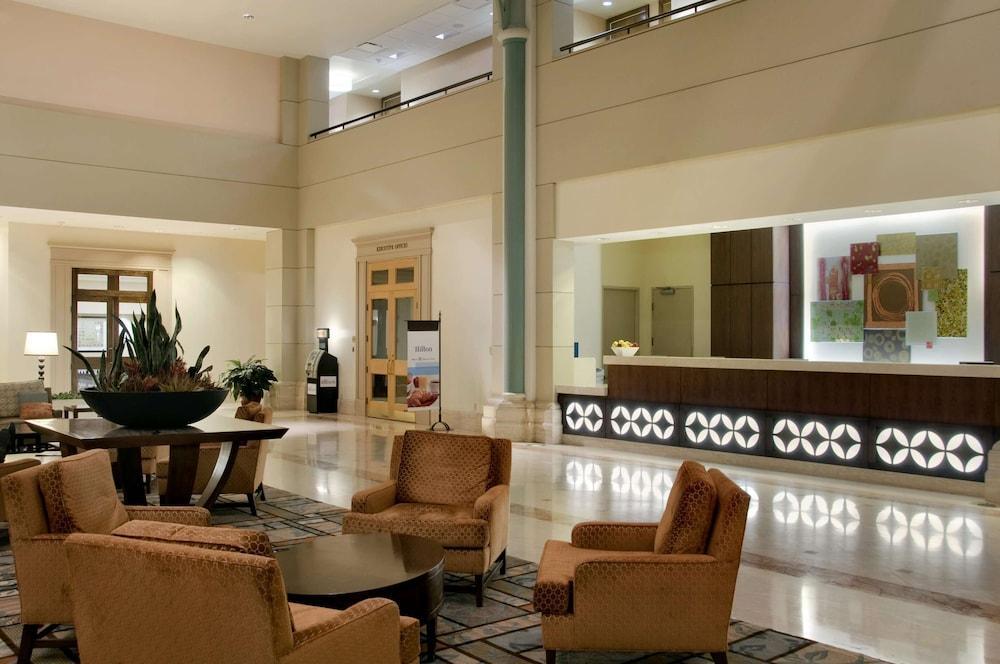 Hilton Houston North Hotel Екстериор снимка