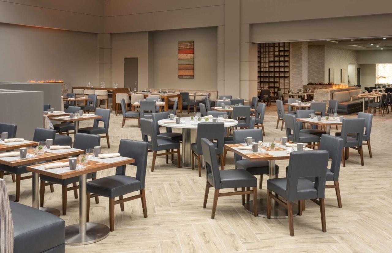 Hilton Houston North Hotel Екстериор снимка