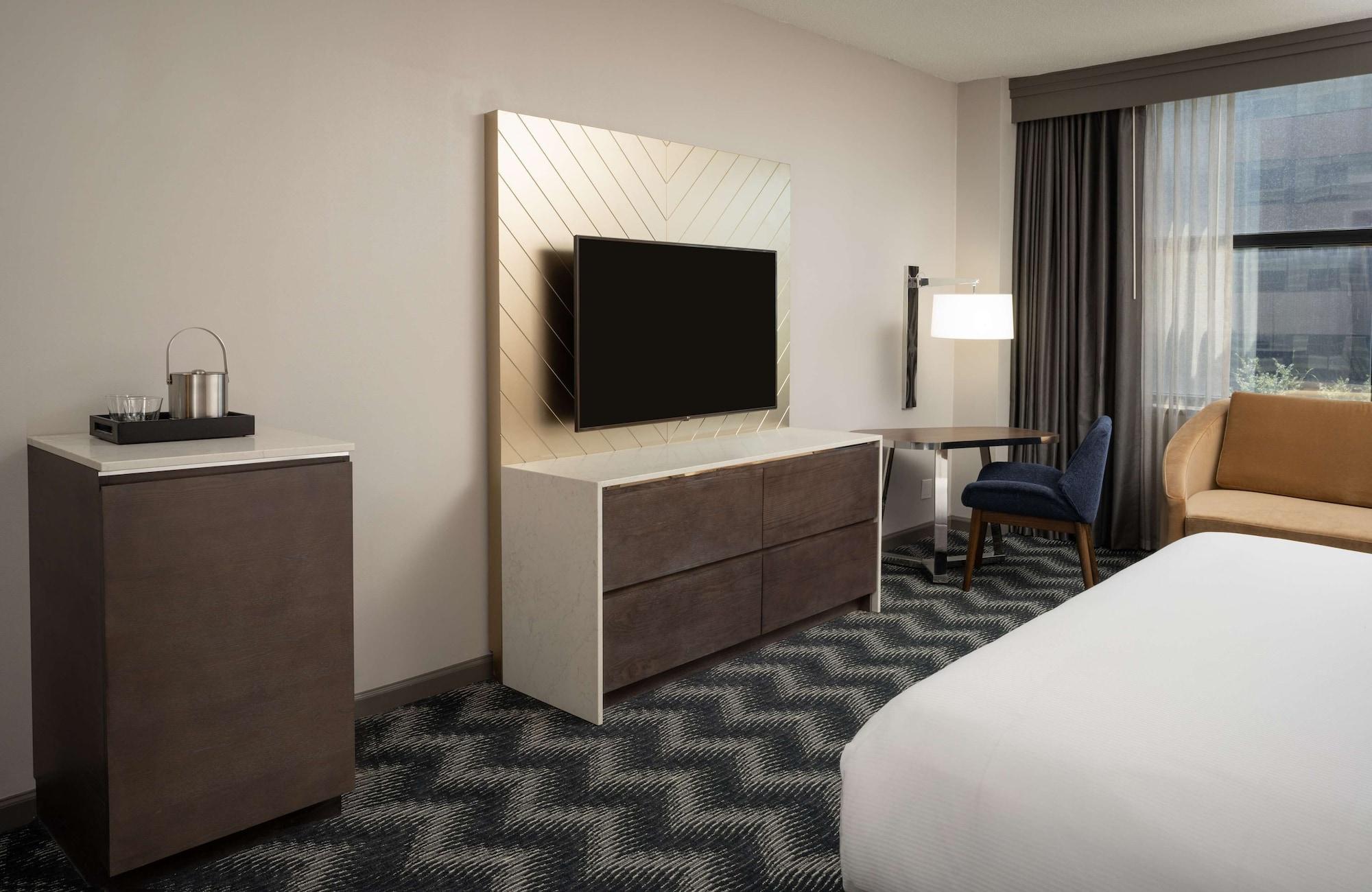 Hilton Houston North Hotel Екстериор снимка