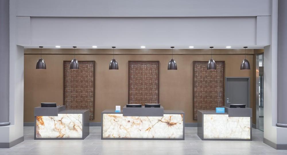 Hilton Houston North Hotel Екстериор снимка