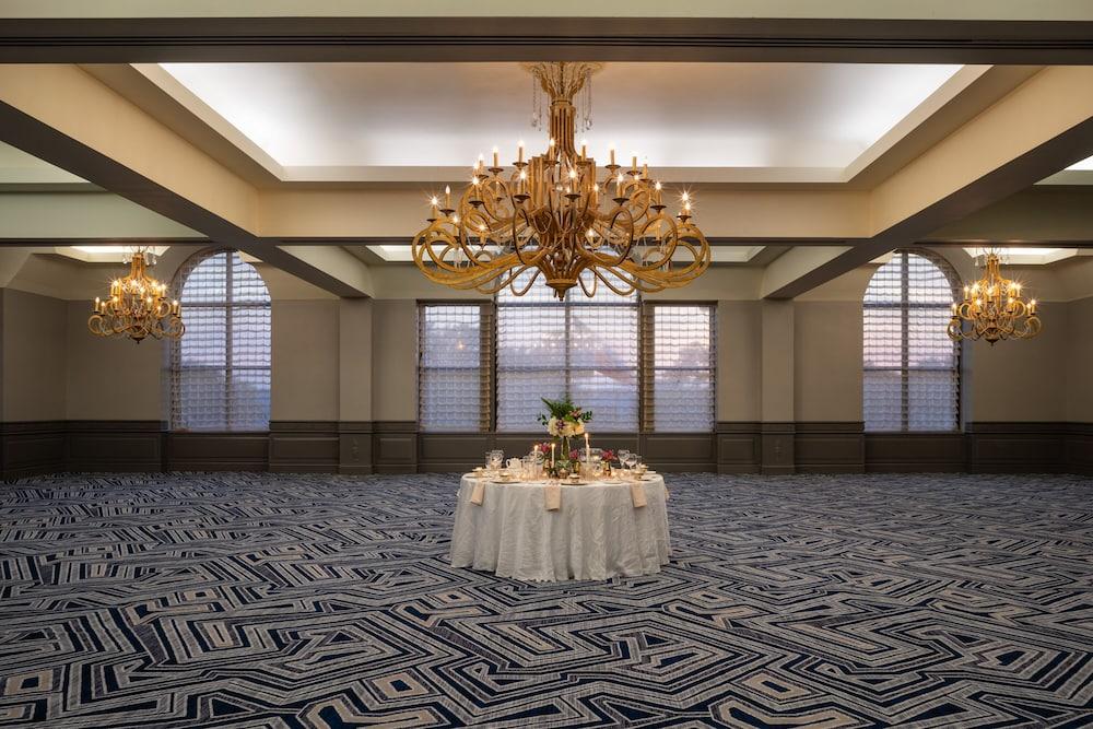 Hilton Houston North Hotel Екстериор снимка