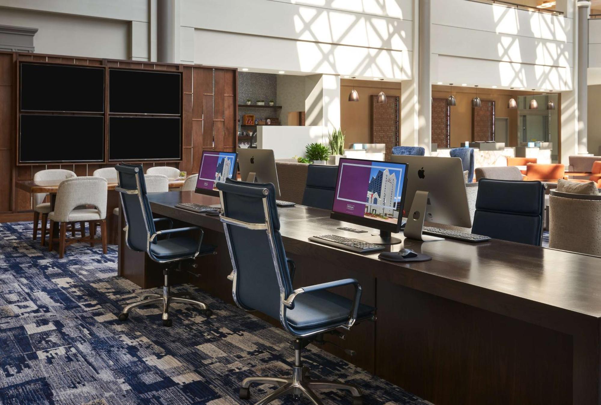 Hilton Houston North Hotel Екстериор снимка