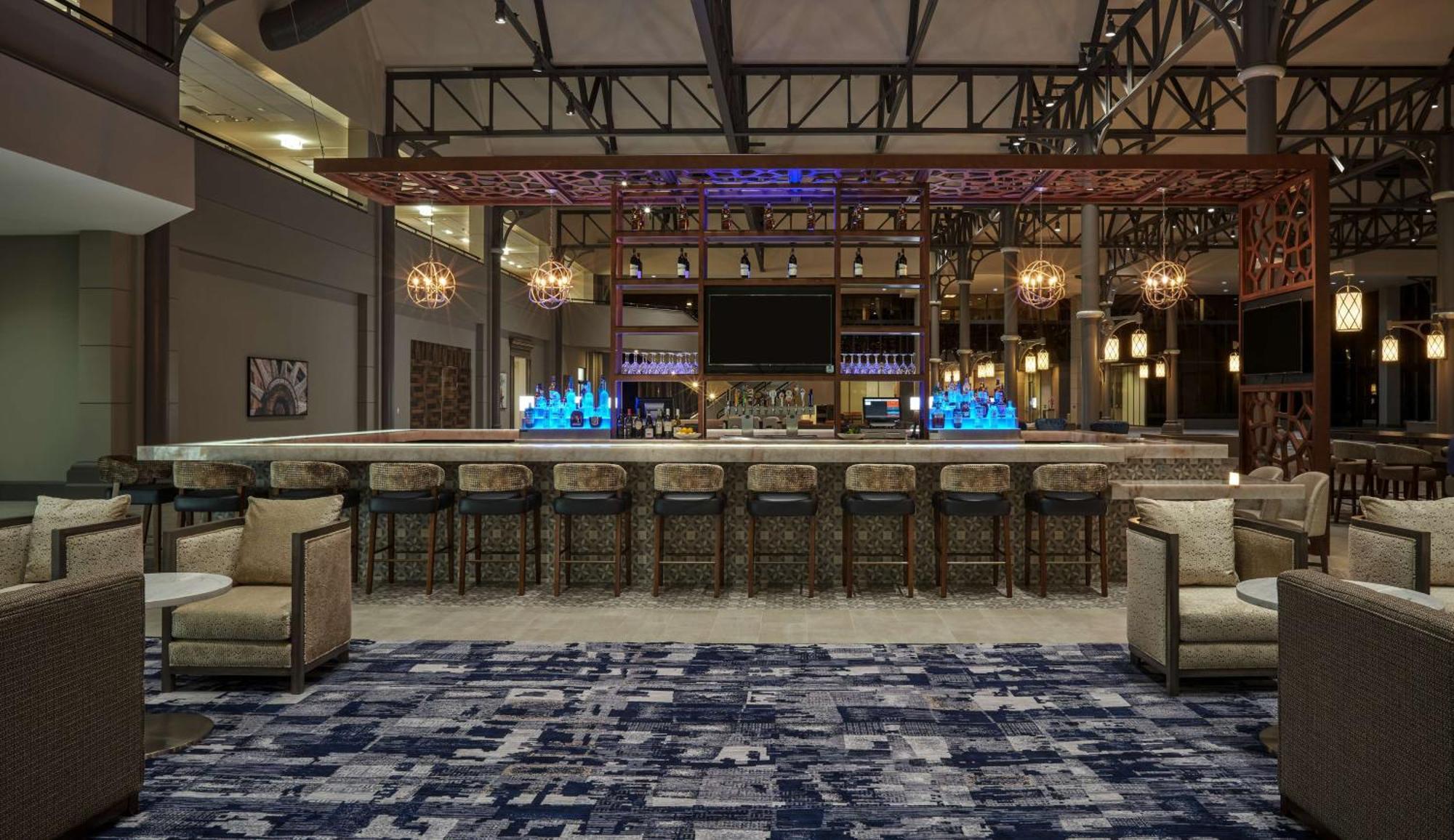 Hilton Houston North Hotel Екстериор снимка