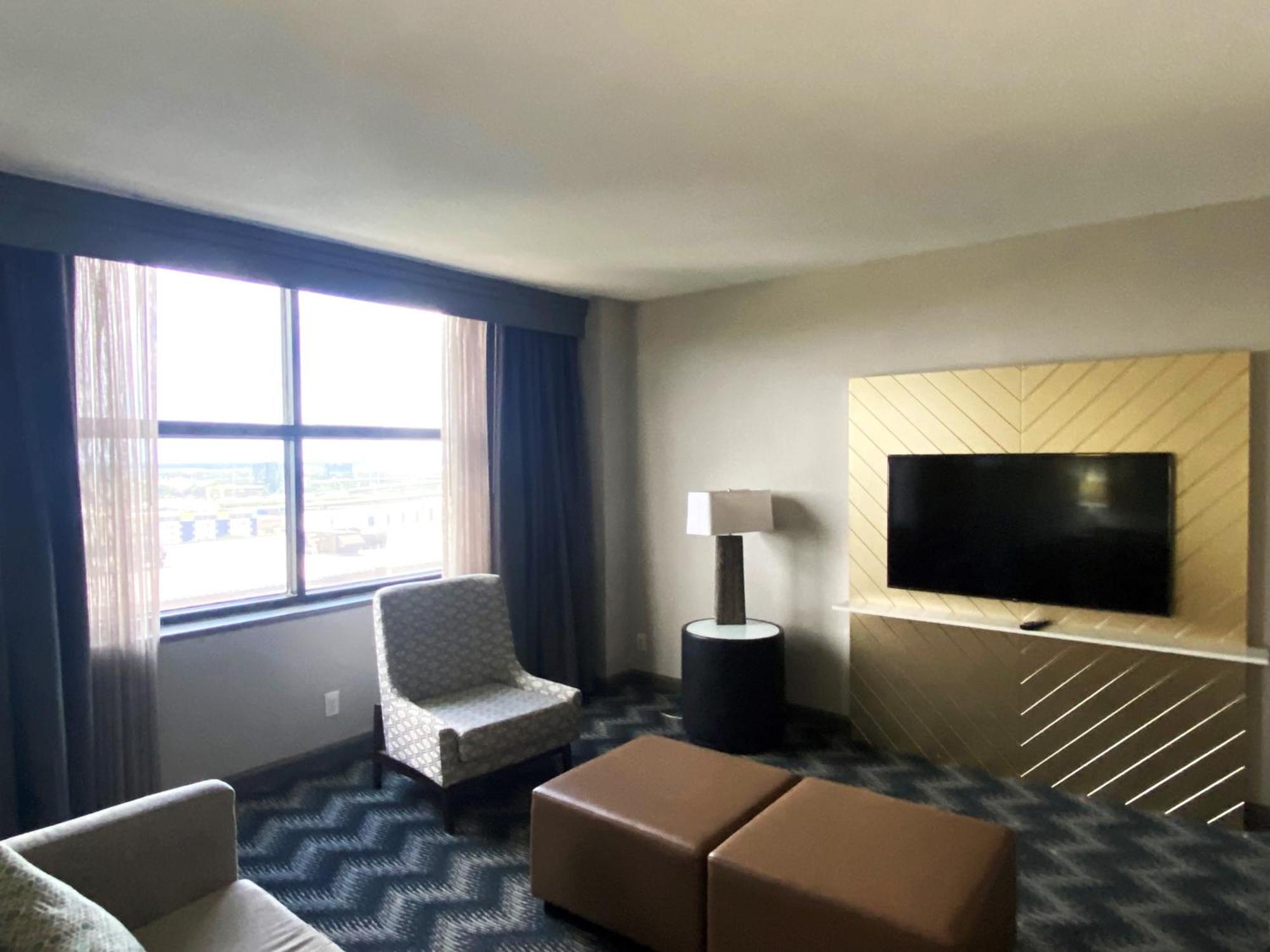 Hilton Houston North Hotel Екстериор снимка
