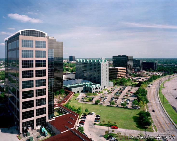 Hilton Houston North Hotel Екстериор снимка
